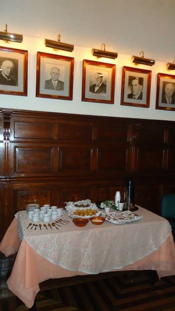 Mesa en Sal&oacute;n de Actos.jpg