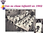 Angelita con su clase infantil en 1942.