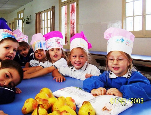 Cocinando.